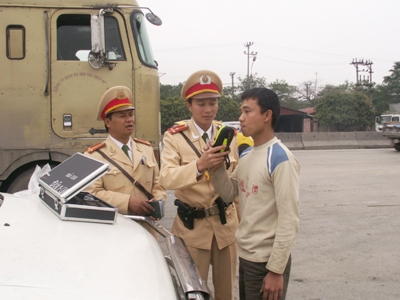 Trên 30 lái xe chuyên nghiệp vi phạm nồng độ cồn